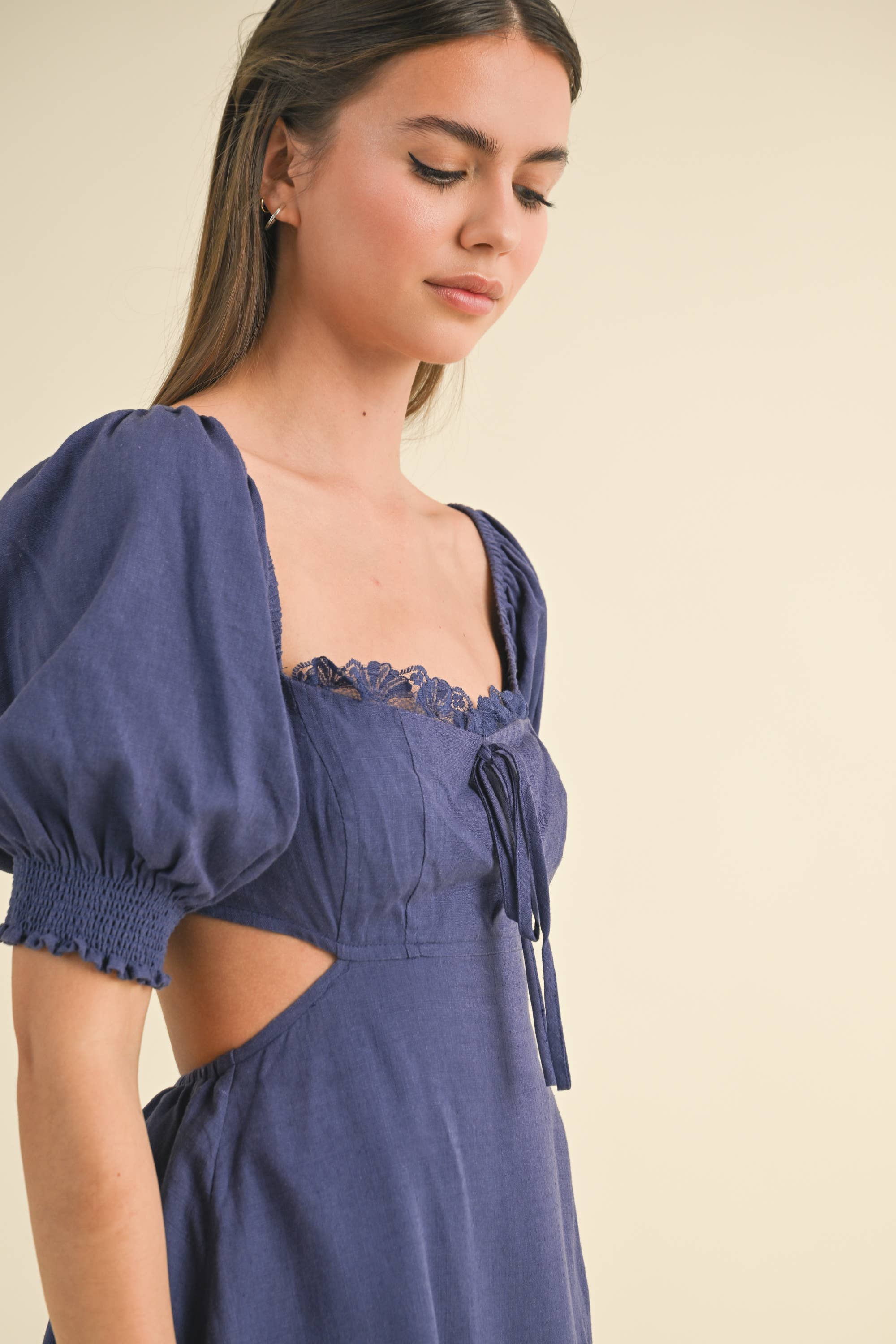 LINEN PUFF SLEEVE DRESS WITH BACK SMOCKING AND CUTOUT