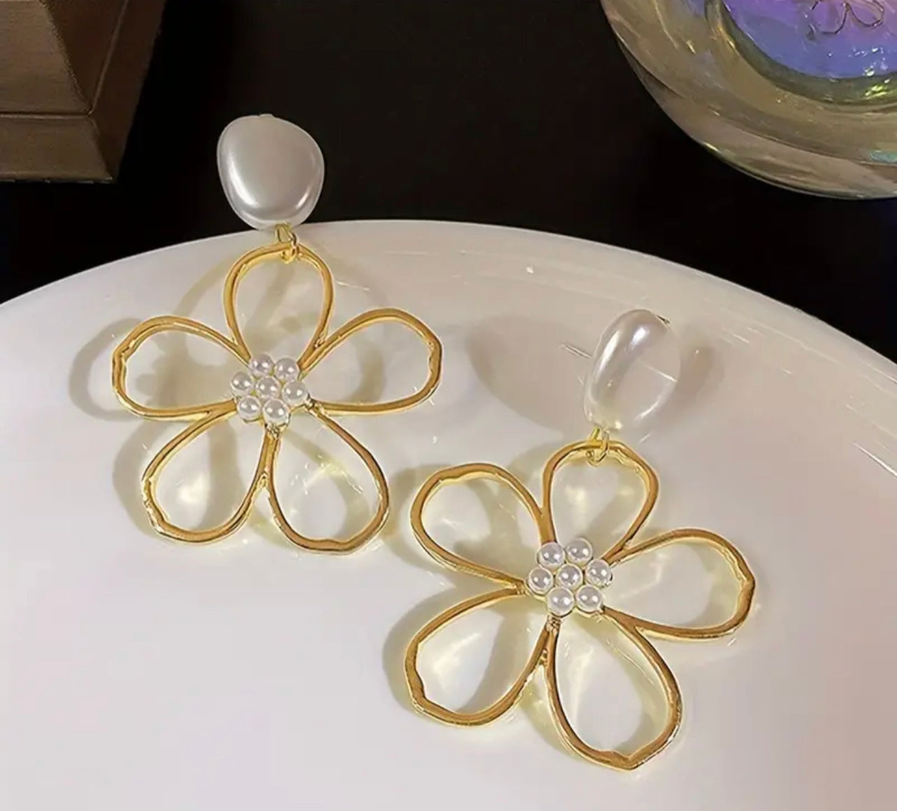 Dainty Daisy Earrings