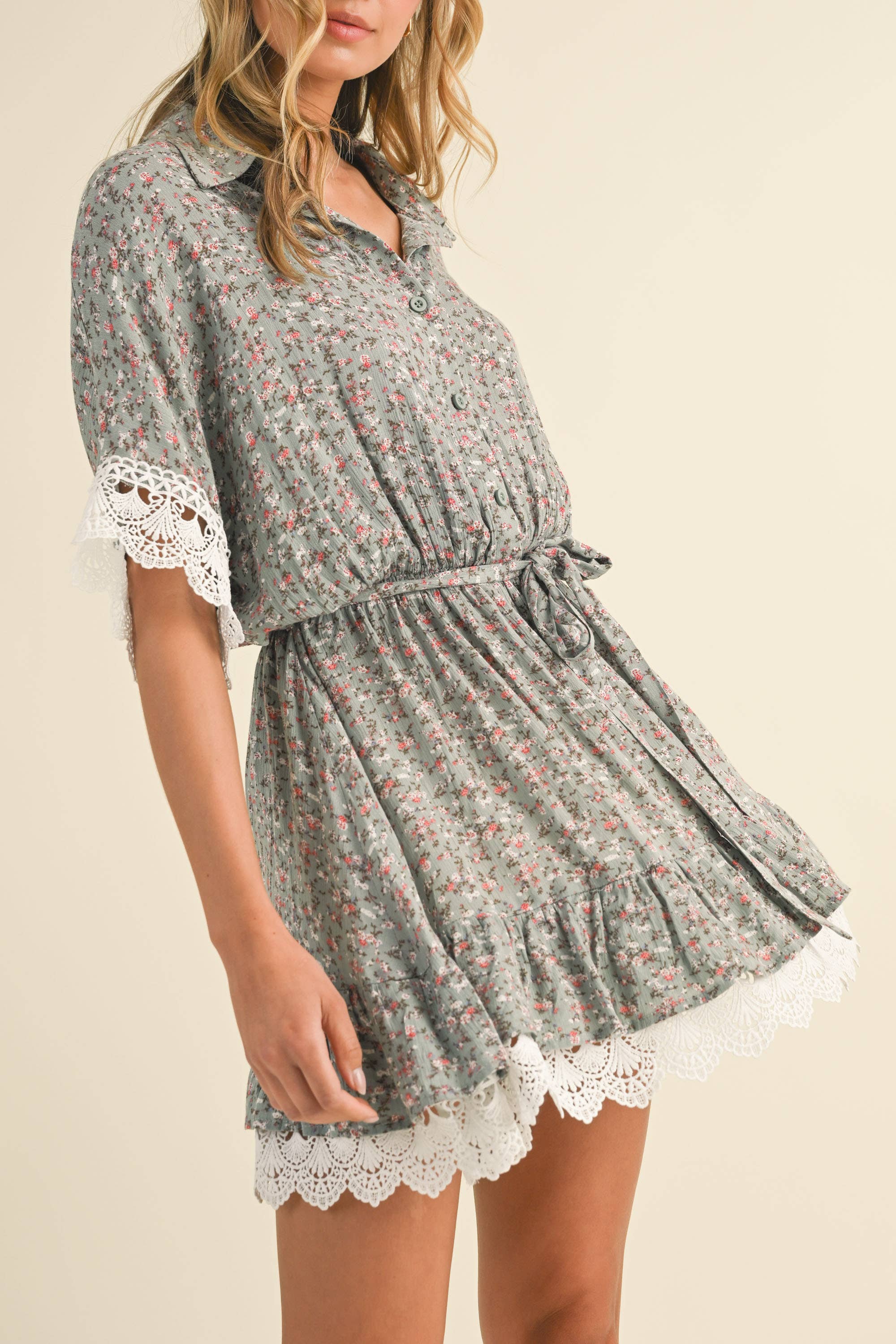 LACE TRIM SHORT SLEEVE COLLARED DRESS