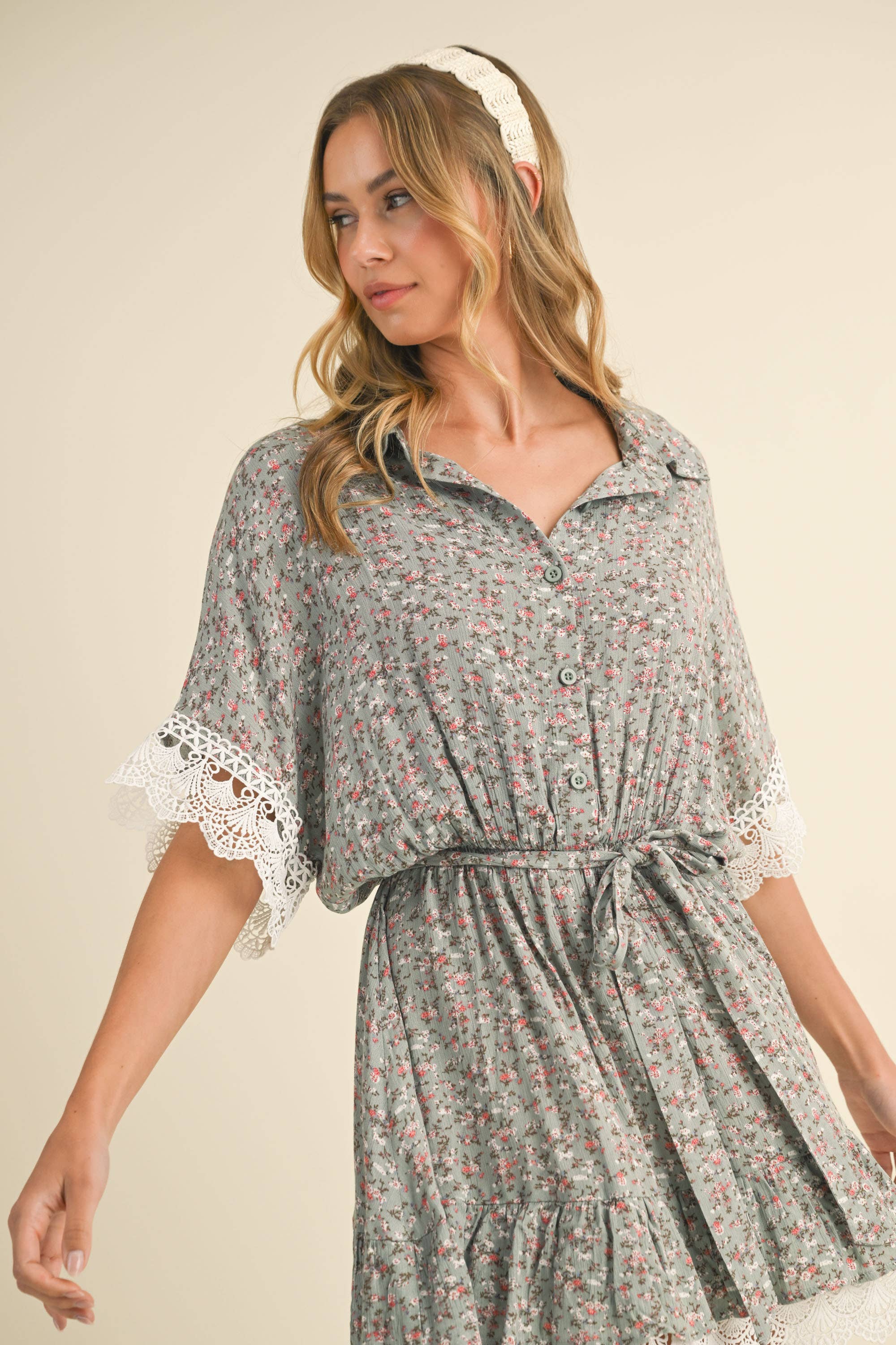 LACE TRIM SHORT SLEEVE COLLARED DRESS
