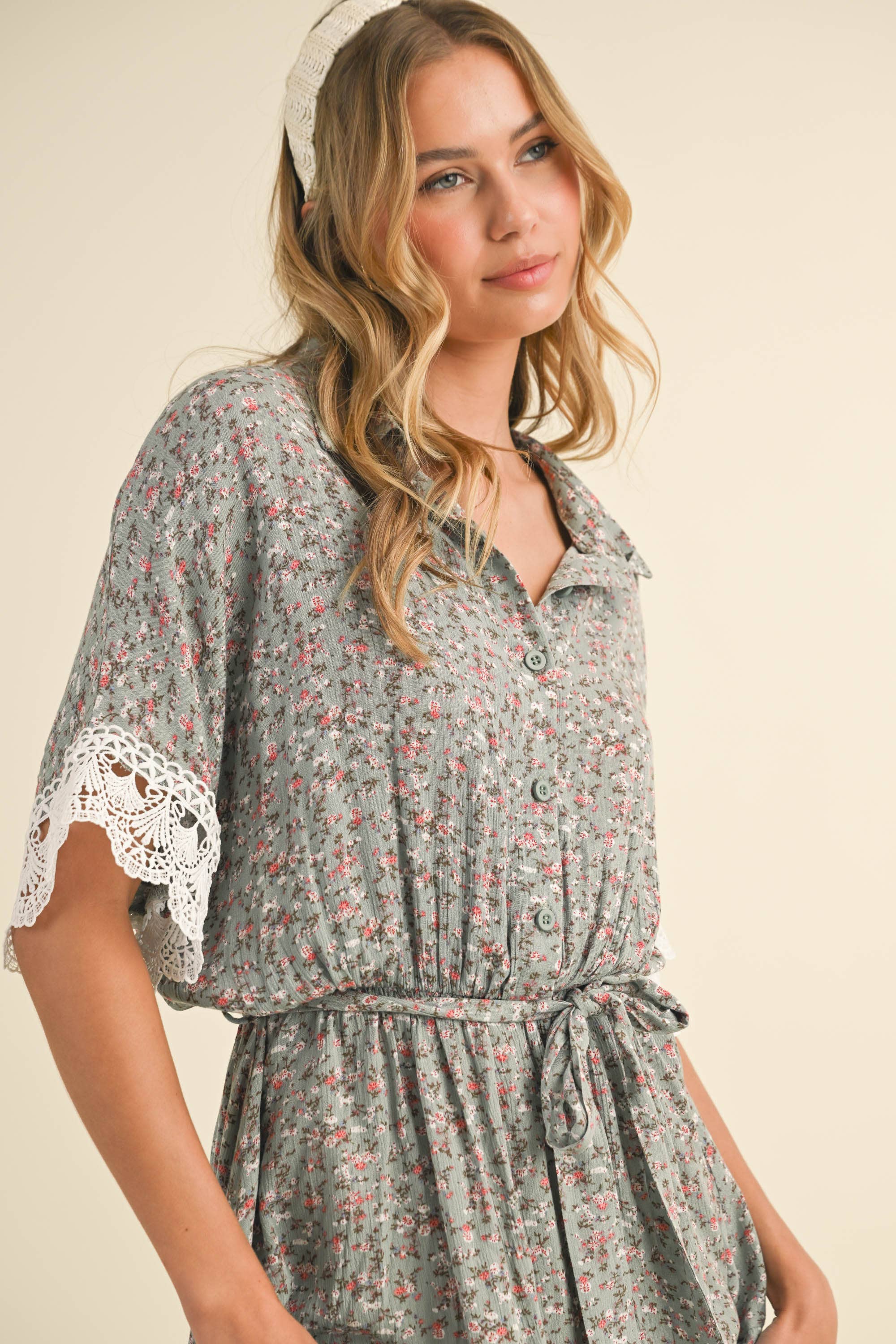 LACE TRIM SHORT SLEEVE COLLARED DRESS
