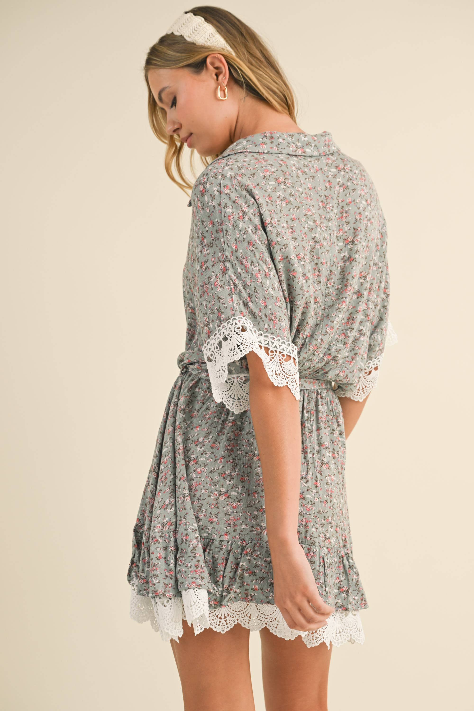 LACE TRIM SHORT SLEEVE COLLARED DRESS